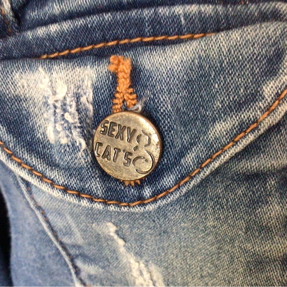 Denim jacket with beaded Minnie Mouse - Picture 7 of 9